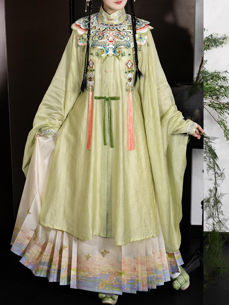 Piao Zheng 飘筝 Floating Kites Modernized Ming Yunjian Cloud Collar Long Top & Mamian Skirt Set