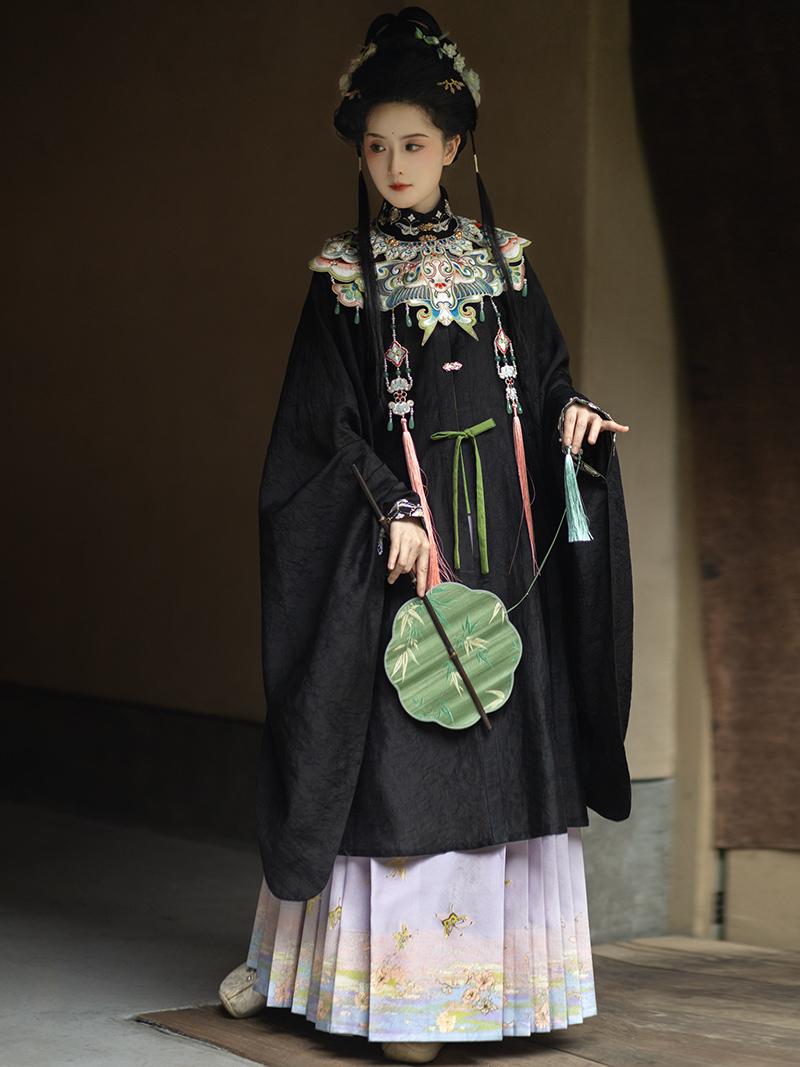 Piao Zheng 飘筝 Floating Kites Modernized Ming Yunjian Cloud Collar Long Top & Mamian Skirt Set