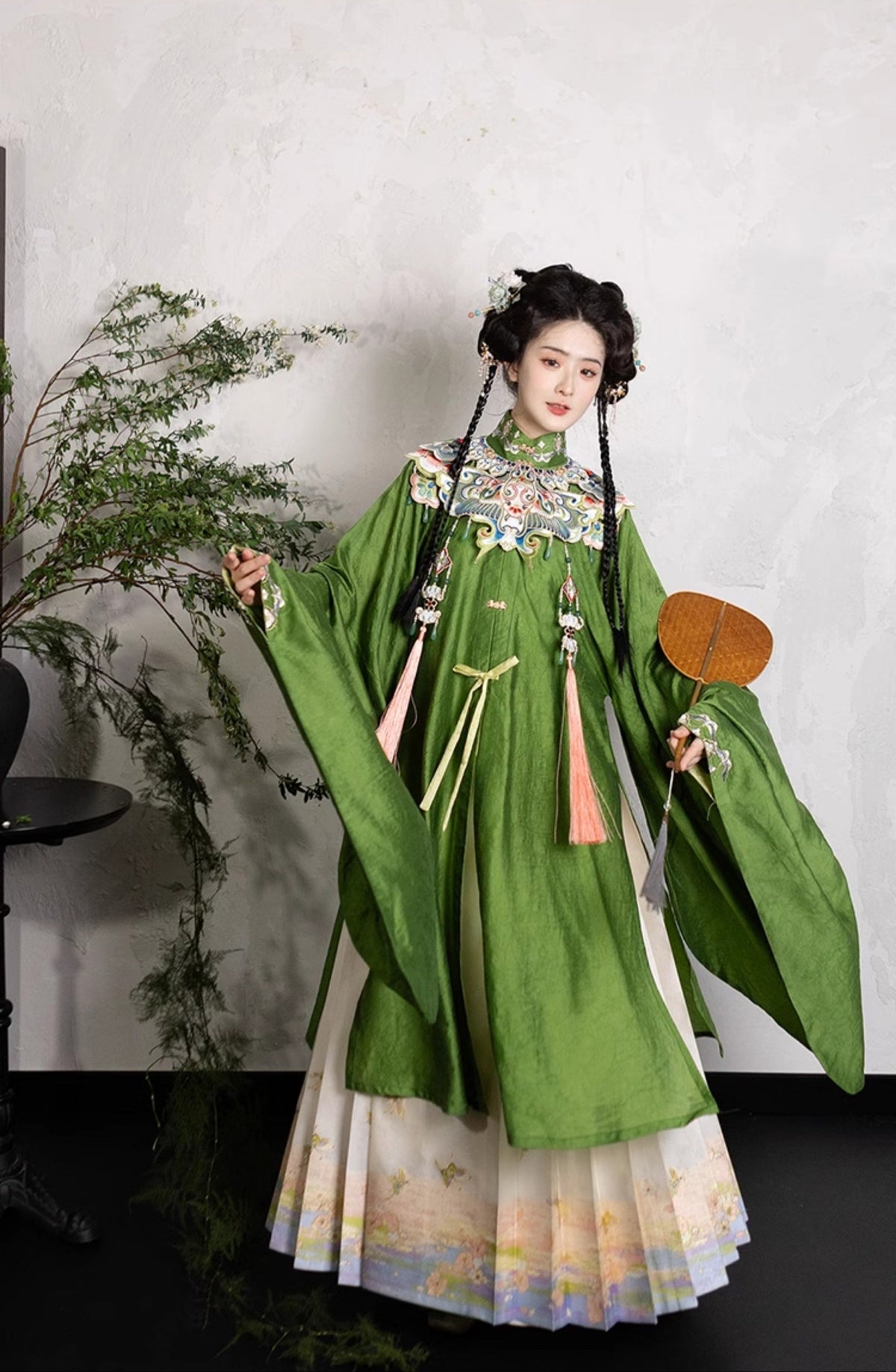Piao Zheng 飘筝 Floating Kites Modernized Ming Yunjian Cloud Collar Long Top & Mamian Skirt Set