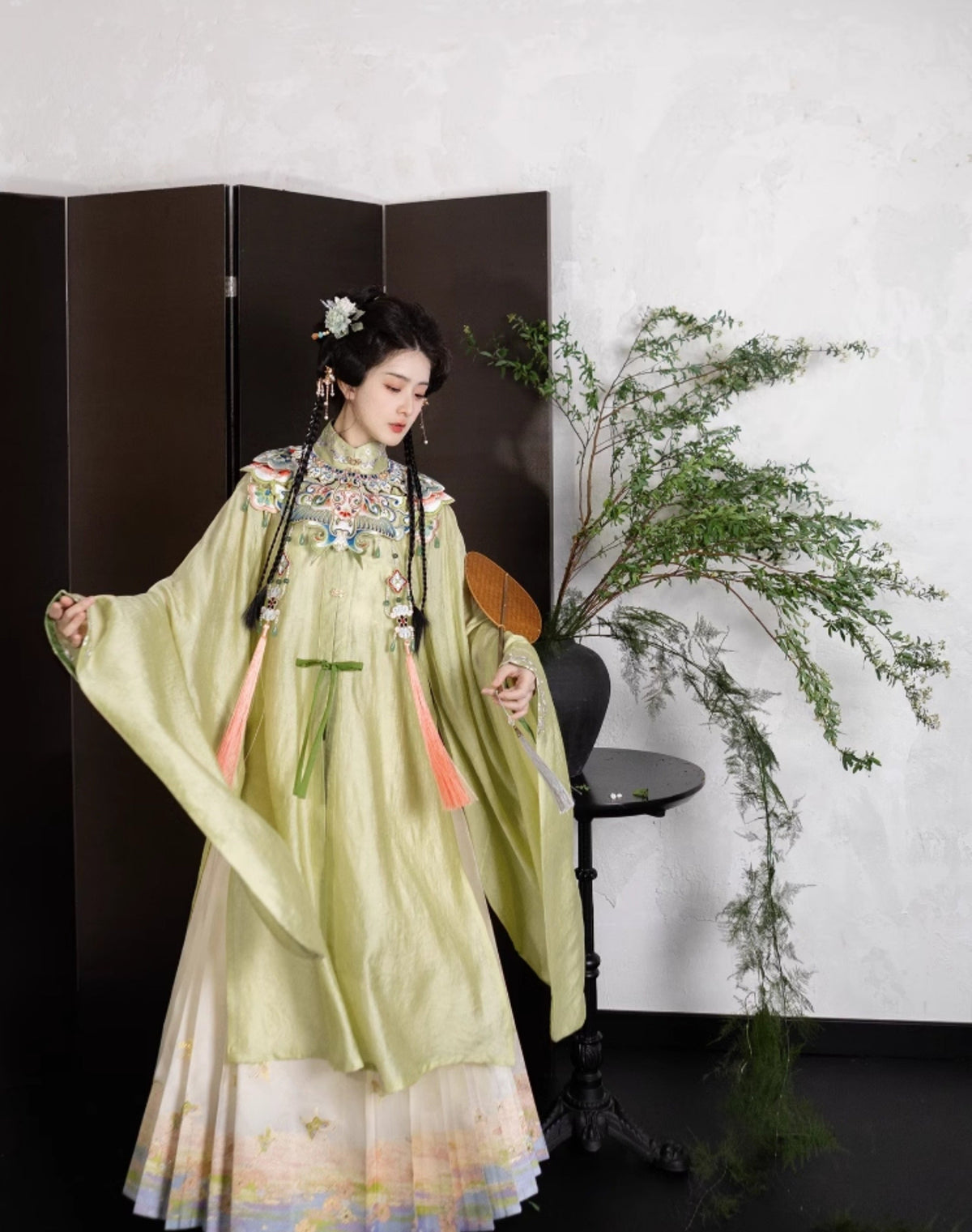 Piao Zheng 飘筝 Floating Kites Modernized Ming Yunjian Cloud Collar Long Top & Mamian Skirt Set