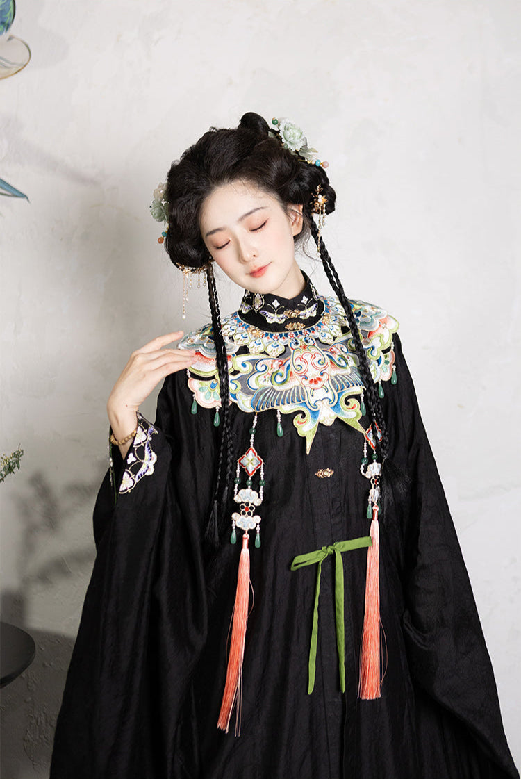 Piao Zheng 飘筝 Floating Kites Modernized Ming Yunjian Cloud Collar Long Top & Mamian Skirt Set